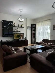Spacious & Cozy Family Apt near Sanatorium - Çollak
