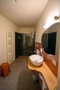 Casaretti Affittacamere - In centro a Foligno, con parcheggio e ampio bagno in camera