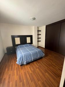 Amplio departamento con balcon