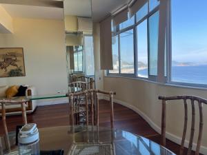 Copacabana de frente para o mar.