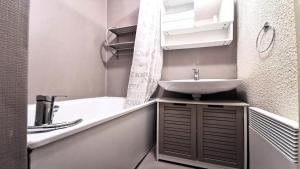 Résidence Les Ecrins - ECRINS211 - APPARTEMENT 4 PERSONNES, SECTEUR 1700M AVEC BALCON MAE-7341