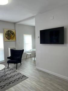 Marilyn Studio Apartment in Koreatown