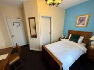 Single Room room in George & Pilgrims Hotel