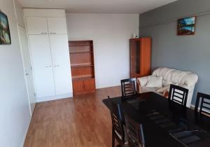 Cosy Big Apartment, FREE Parking 25 min to Center