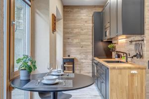 cohost I Newly Built Apartments by Historical Bastion Wall, Self check in