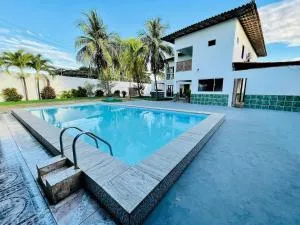 Mansão a 200m da Avenida Litorânea em São Luís MA. - Pimenta