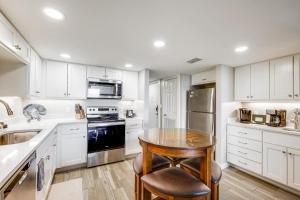 Steps to Beach and Boardwalk Condo in Port Aransas!