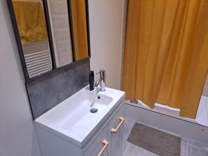 Appartements Les Arcades T1 La Lanterna 9 : photos des chambres