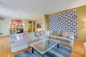 Central West End Condo Less Than 1 Mi to Forest Park!