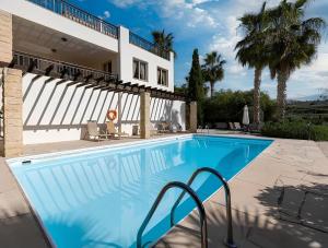 Sea View Villa with Private Pool in Coral bay