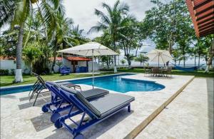 Casa La Palapa, Beachfront Oasis in Tivives!