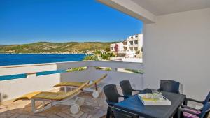 Apartments Bisernica