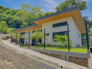 Coco Luna House 2 bed 3 bath