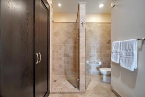 Casa Sirena- Secure & Private Poolside Retreat