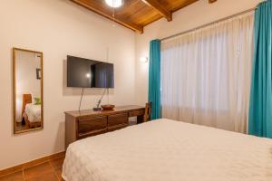 Namaste Beach Bungalow 1 BDR Loft 4 Min to Beach