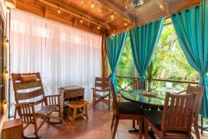 Namaste Beach Bungalow 1 BDR Loft 4 Min to Beach