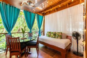 Namaste Beach Bungalow 1 BDR Loft 4 Min to Beach