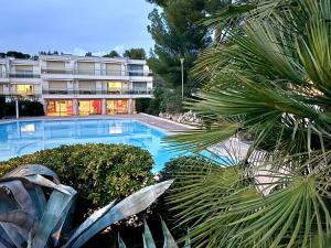 Rez-jardin rénové à Saint-Raphaël, Côte dAzur