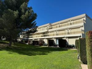 Rez-jardin rénové à Saint-Raphaël, Côte dAzur