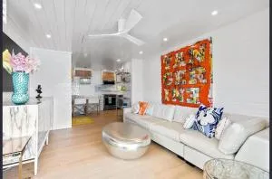 Dolphin Getaway - Shell Island