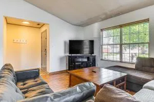 10 Mi to Dwtn Indianapolis Home with Grill and Yard - Greenfield