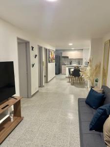 Apartamento nuevo Laureles-Estadio 900 mbps wifi barrio tranquilo cerca a la 70