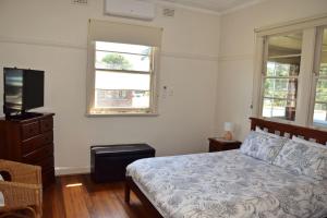 Yia Yias Place - Bring your own linen.