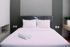 Modern Look and Restful Studio at 32th Floor Vasanta Innopark Apartment By Travelio