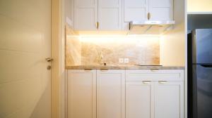 Enchanting and Beautiful 2BR Apartment at Supermall Mansion Benson Tower By Travelio