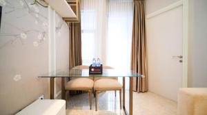 Enchanting and Beautiful 2BR Apartment at Supermall Mansion Benson Tower By Travelio