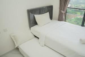 Cozy and Nice Studio at Sky House BSD Apartment By Travelio