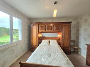 Maisons de vacances Maison Independante avec Grand Jardin, Cheminee, Wifi et Equipements de Loisirs a Agonac - FR-1-616-97 : photos des chambres