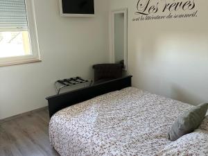 B&B / Chambres d'hotes Chambres avec table d-hotes en Berry, proche Zoo de Beauval, parking - FR-1-591-706 : photos des chambres