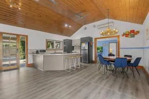 Quaint Garden Oasis with Free Parking - Kangaroo Flat