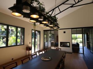 B&B / Chambres d'hotes Chambre Madeleine avec 2 lits simples et table d-hotes - FR-1-590-468 : photos des chambres