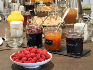 B&B / Chambres d'hotes Suite spacieuse avec bien-etre, parking, wifi, a Saint-Privat-d-Allier - FR-1-582-491 : photos des chambres