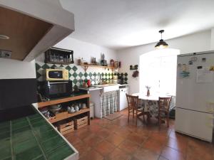 B&B / Chambres d'hotes Maison de campagne paisible avec terrasse et animaux admis - FR-1-582-505 : photos des chambres