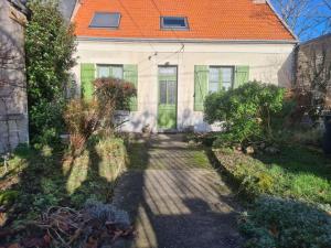 B&B / Chambres d'hotes Chambre cosy avec coin salon et petit-dejeuner inclus - FR-1-591-687 : photos des chambres