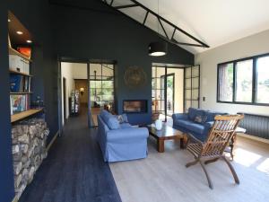 B&B / Chambres d'hotes Chambre Madeleine avec 2 lits simples et table d-hotes - FR-1-590-468 : photos des chambres