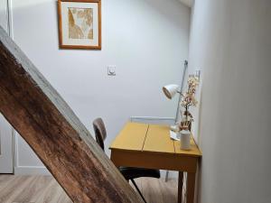 B&B / Chambres d'hotes Chambres d-hotes avec piscine, cuisine et jardin a Messas - FR-1-590-488 : photos des chambres