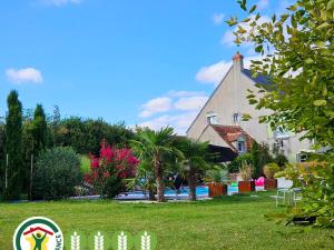 B&B / Chambres d'hotes Chambres d-hotes avec piscine, cuisine et jardin a Messas - FR-1-590-488 : photos des chambres
