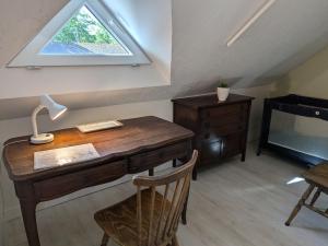 Chambre familiale avec Wi-Fi inclus, petit-déjeuner et espace convivial - FR-1-590-473