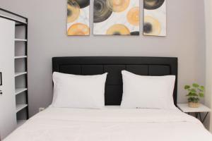 Cozy Stay and Tranquil Studio at Vasanta Innopark Apartment By Travelio - 3hvězdičkové hotely ve městě Cikarang