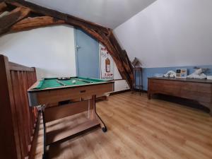 B&B / Chambres d'hotes Chambre cosy avec coin salon et petit-dejeuner inclus - FR-1-591-687 : photos des chambres