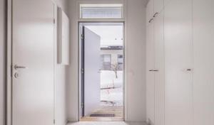 Cozy and modern apartment & private parking