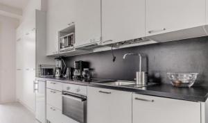 Cozy and modern apartment & private parking