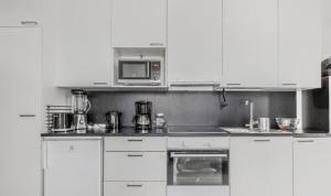 Cozy and modern apartment & private parking