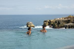 ARNA Suites and Ocean Lounge