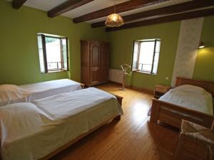 Maisons de vacances Maison familiale avec cheminee, jardin et WiFi a Esley, Vosges - FR-1-589-743 : photos des chambres