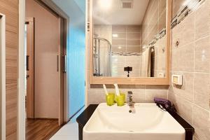 Treasure swimming Condo WiFi